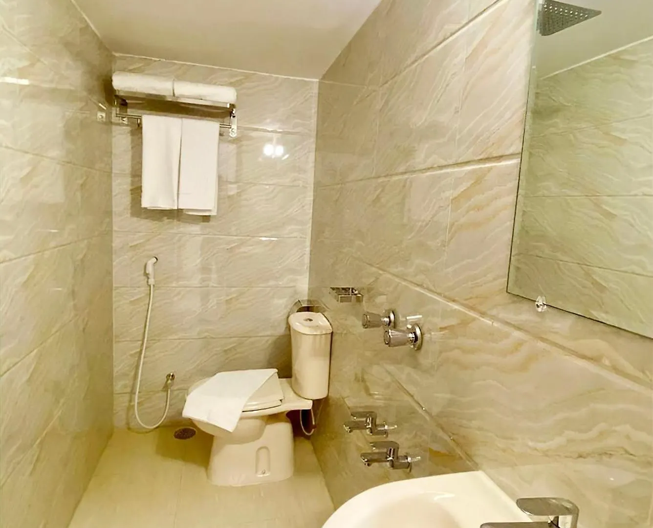 Crown Palace Residence داكا بنغلاديش